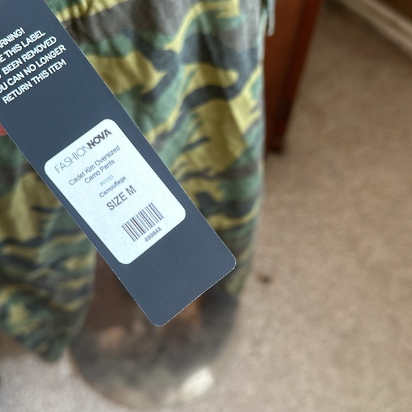NWT FashionNova Cadet Kim Oversized Camouflage Pants (Medium) - BRAND NEW - Picture 6 of 9